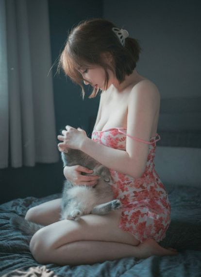 看着领导挺进娇妻的体内电影