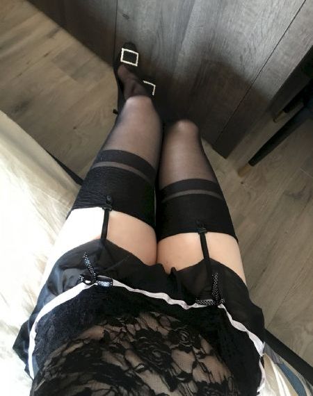 三男一女吃奶添下面视频