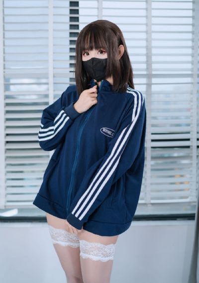 埋在她腿间h喝尿